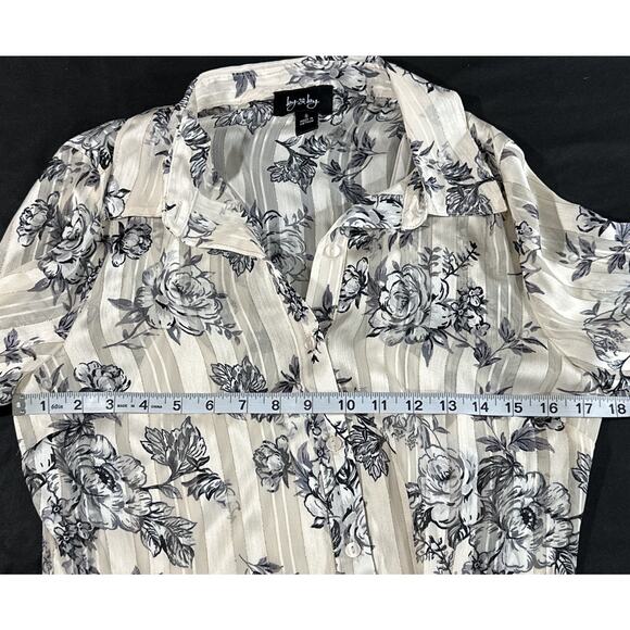 By & By Women’s Floral Sheer Blouse NWT Cream Gray Button Front Lined Top Sz S - Picture 5 of 12